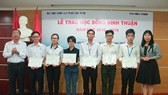 University grants scholarships to good, poor students of Ninh Thuan