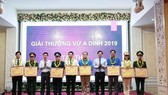 The Vu A Dinh Award 2019 is presented at a ceremony in Hanoi on May 22 (Photo: tienphong.vn)