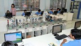 Students in the Electrical – Electronic Engineering Department of Cao Thang Technical College in their practice session. (Photo: SGGP)