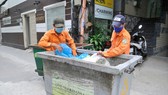 Waste sorting at a collection point in District 1. (Photo: SGGP)