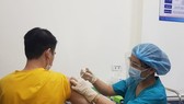 Overseas Vietnamese to receive free Covid-19 vaccine during isolation period