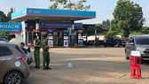 Police officers raid gas station in Ba Ria - Vung Tau for making fake petroleum
