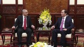 Vietnamese President Tran Dai Quang (R) and Egypt’s ambassador Youssef Kamal Boutros Hana