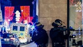 A manhunt was underway after the killer opened fire at around 8pm local time of December 11 on one of the city’s busiest streets in France's Strasbourg city, sending crowds of evening shoppers fleeing for safety. (Photo: AFP/VNA)