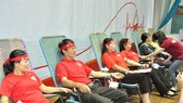 More than 1,000 people donate blood at the Hanh Trinh Do campaign in the Central Highlands province of Gia Lai on June 27. (Photo:VNA)