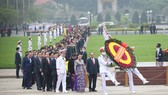 State leaders lay wreathes at Mausoleum of President Ho Chi Minh.