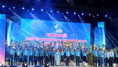 Đồng chí Võ Thị Dung, Phó Bí thư Thành ủy TPHCM, chúc mừng các đại biểu tham gia Ủy ban Hội LHTN Việt Nam TPHCM nhiệm kỳ 2019-2024