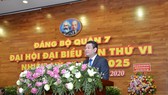 Chủ tịch UBND quận 7 Hoàng Minh Tuấn Anh phát biểu tại Đại hội Đảng bộ quận 7. Ảnh: VIỆT DŨNG
