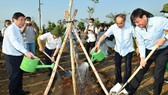 TP Thủ Đức phát động, ra quân trồng cây xanh, dọn dẹp vệ sinh môi trường