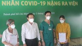 7 bệnh nhân đầu tiên của Trung tâm Hồi sức tích cực Covid-19 Bệnh viện Bạch Mai được xuất viện