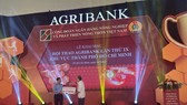 Agribank tặng 2 tỷ đồng từ thiện cho TPHCM 