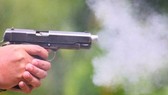 Quảng Ngãi:  Nam thanh niên chĩa súng bắn vào bạn nhậu