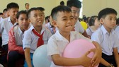 Trẻ em Trung tâm Nuôi dạy trẻ khuyết tật Võ Hồng Sơn đón 1-6
