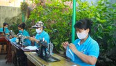 Quảng Ngãi: Cả làng may khẩu trang phát miễn phí chống dịch Covid-19