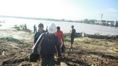 Quảng Ngãi: Cảnh cáo các nhà thầu để xảy ra sự cố công nhân mắc kẹt giữa sông Trà Khúc bão số 9