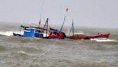 Quảng Ngãi: Cứu hộ thành công tàu cá bị chết máy, trôi dạt trên biển