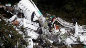  Chiếc máy bay chở đội bóng đá Chapecoense (Brazil) vỡ nát khi đâm vào rừng rậm gần TP Medellin của Colombia, ngày 29-11-2016. Ảnh: REUTERS