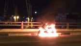 Nam thanh niên đốt xe máy, nhảy cầu Đồng Nai tự tử