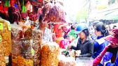 Hàng chợ thành thực phẩm “nhà làm”