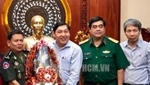 Thiếu tướng Som Sun đến thăm và chúc Tết lãnh đạo TPHCM. Ảnh: hcmcpv