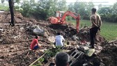 Cơ quan chức năng tìm thấy rác thải của Công ty TNHH Shing Mark Vina chôn lấp. Ảnh: Báo Đồng Nai
