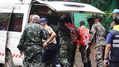Các thành viên đội cứu hộ tại hang Tham Luang. Ảnh: CNN