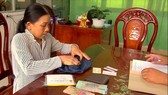 Người phụ nữ nhặt ve chai giao nộp hơn 84 triệu đồng của rơi cho công an
