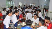 Các thí sinh tại điểm thi Trường THPT Dân tộc nội trú Huỳnh Cương, Sóc Trăng