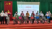Buổi lễ trao xe đạp cho các em học sinh nghèo vượt khó học tập của tỉnh Sóc Trăng