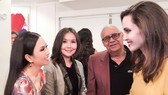 Hà Phương gặp Angelina Jolie ở Hollywood