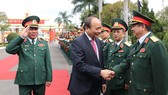 Thủ tướng Nguyễn Xuân Phúc thăm, chúc Tết Bộ Tư lệnh Quân khu V. Ảnh: NGUYÊN KHÔI 