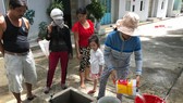 Nhiều ngày qua, người dân Đà Nẵng khó khăn vì thiếu nước
