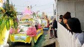 Chiêm ngưỡng đoàn xe hoa rực rỡ mừng Phật đản ở Đà Lạt