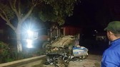 Va chạm với xe máy rồi lật ngửa, 3 người trên taxi tử vong