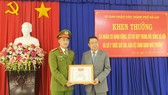 Đại úy công an trả lại 300 triệu cho người đánh rơi trên phố