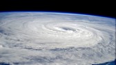 Cơn bão ở biển Đông sắp bị “nuốt chửng” bởi không khí lạnh