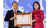 ĐH Quốc gia TPHCM đón nhận danh hiệu Anh hùng Lao động thời kỳ đổi mới