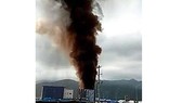 Cột khói bốc cao tại Nhà máy Nhiệt điện Vĩnh Tân 1 (Ảnh cắt từ clip người dân ghi lại)