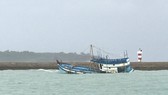 Chìm tàu do va chạm tại vịnh Phan Rang, khẩn trương ứng phó sự cố tràn dầu