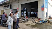Ngư dân TP Phan Thiết đến các cây xăng để mua dầu nhưng đều được thông báo là đã hết hàng.