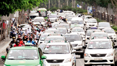 Traffic jam near Tan Son Nhat Airport, HCMC (Photo: SGGP)