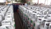 Gas price increases VND16,000 a 12 kilogram cylinder from September 1 (Photo: SGGP)