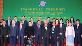 National Assembly Chairwoman Nguyen Thi Kim Ngan (fouth from left, first line) takes photo with other delegation heads (Source: VNA)
