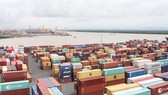 A shipping yard Hai Phong port. Vietnam had a trade deficit of about US$1 billion in the first 15 days of this year. (Photo: baohaiquan.vn)
