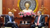 Secretary of HCMC Party Committee Nguyen Thien Nha receives Italian Ambassador to Vietnam Antonio Alessandro on March 15 (Photo: hcmcpv)