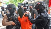 Indonesian police arrest terror suspects with links with IS (Photo: AFP/VNA)