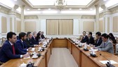 The working session between Vice Chairman of the HCM City People’s Committee Le Thanh Liem and Czech Minister for the Environment Richard Brabec on November 21 (Photo: VNA)