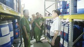 An inter-agency delegation inspects the chemical warehouse of Thien Long Company in August this year (Photo: SGGP)