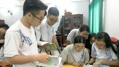Học sinh Trường THPT Nguyễn Du (quận 10) cùng trao đổi trong giờ học nhóm