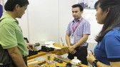 Doanh nghiệp Việt Nam đang giới thiệu sản phẩm phụ trợ với các doanh nghiệp Nhật Bản